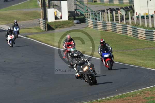 Mallory park Leicestershire;Mallory park photographs;Motorcycle action photographs;event digital images;eventdigitalimages;mallory park;no limits trackday;peter wileman photography;trackday;trackday digital images;trackday photos