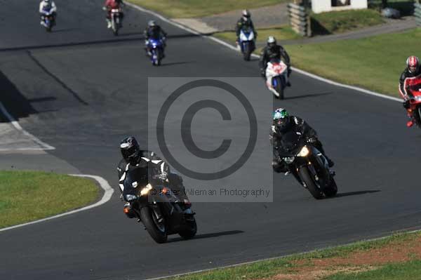 Mallory park Leicestershire;Mallory park photographs;Motorcycle action photographs;event digital images;eventdigitalimages;mallory park;no limits trackday;peter wileman photography;trackday;trackday digital images;trackday photos