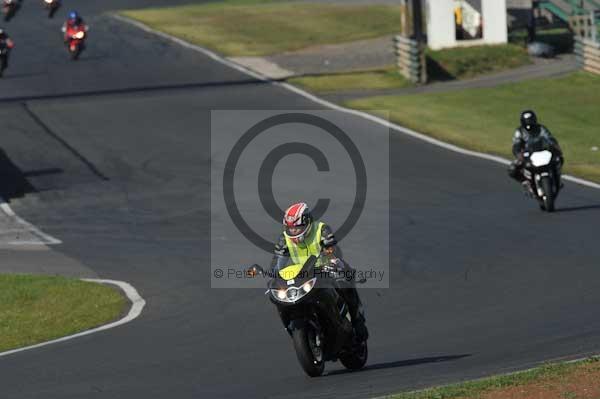 Mallory park Leicestershire;Mallory park photographs;Motorcycle action photographs;event digital images;eventdigitalimages;mallory park;no limits trackday;peter wileman photography;trackday;trackday digital images;trackday photos