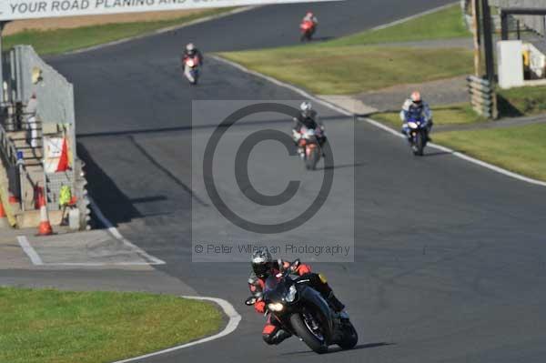 Mallory park Leicestershire;Mallory park photographs;Motorcycle action photographs;event digital images;eventdigitalimages;mallory park;no limits trackday;peter wileman photography;trackday;trackday digital images;trackday photos