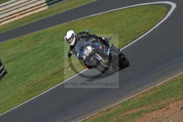 Mallory park Leicestershire;Mallory park photographs;Motorcycle action photographs;event digital images;eventdigitalimages;mallory park;no limits trackday;peter wileman photography;trackday;trackday digital images;trackday photos