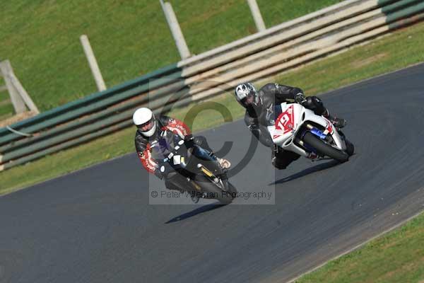 Mallory park Leicestershire;Mallory park photographs;Motorcycle action photographs;event digital images;eventdigitalimages;mallory park;no limits trackday;peter wileman photography;trackday;trackday digital images;trackday photos