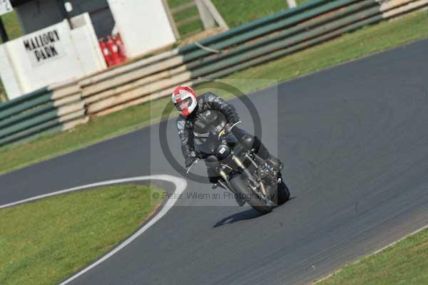 Mallory park Leicestershire;Mallory park photographs;Motorcycle action photographs;event digital images;eventdigitalimages;mallory park;no limits trackday;peter wileman photography;trackday;trackday digital images;trackday photos