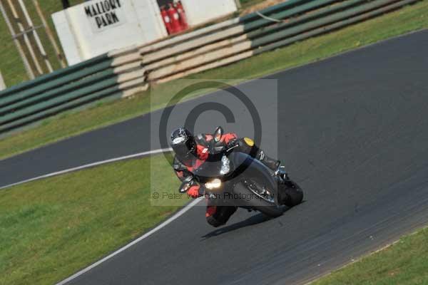 Mallory park Leicestershire;Mallory park photographs;Motorcycle action photographs;event digital images;eventdigitalimages;mallory park;no limits trackday;peter wileman photography;trackday;trackday digital images;trackday photos
