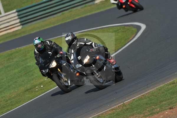 Mallory park Leicestershire;Mallory park photographs;Motorcycle action photographs;event digital images;eventdigitalimages;mallory park;no limits trackday;peter wileman photography;trackday;trackday digital images;trackday photos