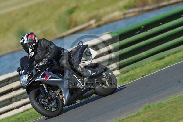 Mallory park Leicestershire;Mallory park photographs;Motorcycle action photographs;event digital images;eventdigitalimages;mallory park;no limits trackday;peter wileman photography;trackday;trackday digital images;trackday photos