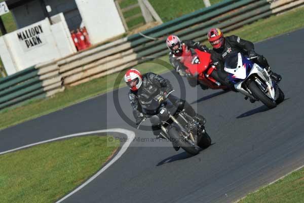 Mallory park Leicestershire;Mallory park photographs;Motorcycle action photographs;event digital images;eventdigitalimages;mallory park;no limits trackday;peter wileman photography;trackday;trackday digital images;trackday photos