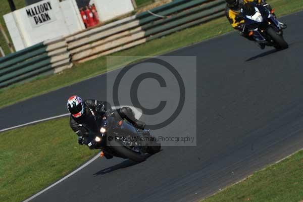 Mallory park Leicestershire;Mallory park photographs;Motorcycle action photographs;event digital images;eventdigitalimages;mallory park;no limits trackday;peter wileman photography;trackday;trackday digital images;trackday photos
