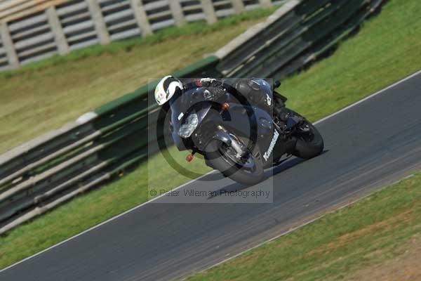 Mallory park Leicestershire;Mallory park photographs;Motorcycle action photographs;event digital images;eventdigitalimages;mallory park;no limits trackday;peter wileman photography;trackday;trackday digital images;trackday photos