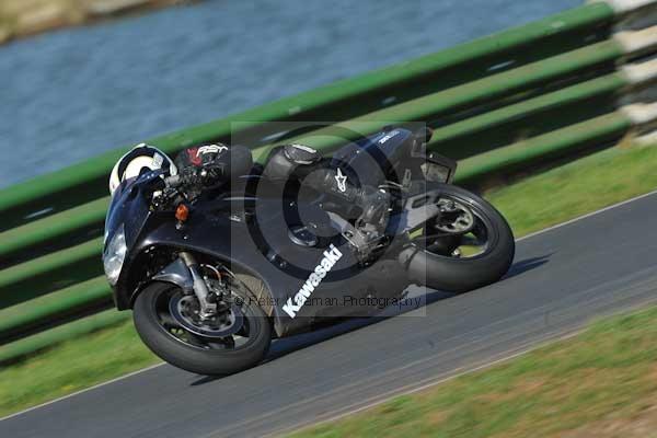 Mallory park Leicestershire;Mallory park photographs;Motorcycle action photographs;event digital images;eventdigitalimages;mallory park;no limits trackday;peter wileman photography;trackday;trackday digital images;trackday photos