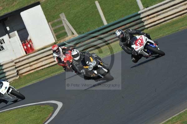 Mallory park Leicestershire;Mallory park photographs;Motorcycle action photographs;event digital images;eventdigitalimages;mallory park;no limits trackday;peter wileman photography;trackday;trackday digital images;trackday photos