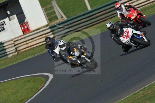 Mallory park Leicestershire;Mallory park photographs;Motorcycle action photographs;event digital images;eventdigitalimages;mallory park;no limits trackday;peter wileman photography;trackday;trackday digital images;trackday photos