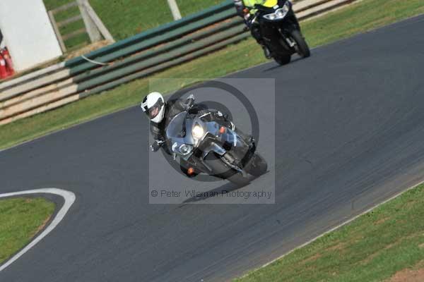 Mallory park Leicestershire;Mallory park photographs;Motorcycle action photographs;event digital images;eventdigitalimages;mallory park;no limits trackday;peter wileman photography;trackday;trackday digital images;trackday photos