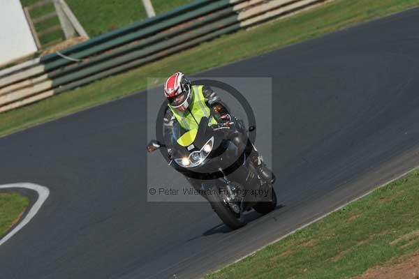 Mallory park Leicestershire;Mallory park photographs;Motorcycle action photographs;event digital images;eventdigitalimages;mallory park;no limits trackday;peter wileman photography;trackday;trackday digital images;trackday photos