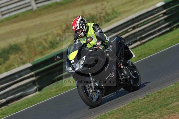 Mallory park Leicestershire;Mallory park photographs;Motorcycle action photographs;event digital images;eventdigitalimages;mallory park;no limits trackday;peter wileman photography;trackday;trackday digital images;trackday photos