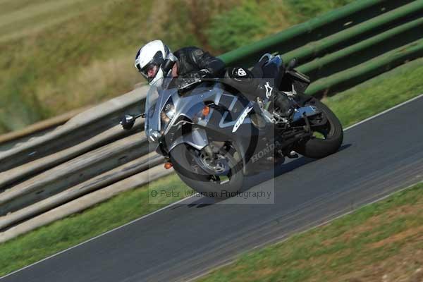Mallory park Leicestershire;Mallory park photographs;Motorcycle action photographs;event digital images;eventdigitalimages;mallory park;no limits trackday;peter wileman photography;trackday;trackday digital images;trackday photos