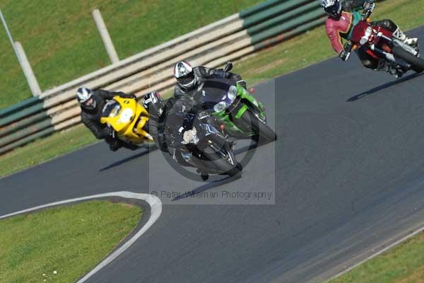 Mallory park Leicestershire;Mallory park photographs;Motorcycle action photographs;event digital images;eventdigitalimages;mallory park;no limits trackday;peter wileman photography;trackday;trackday digital images;trackday photos