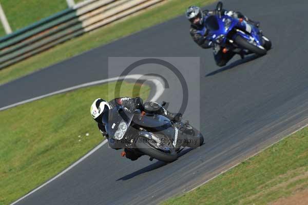 Mallory park Leicestershire;Mallory park photographs;Motorcycle action photographs;event digital images;eventdigitalimages;mallory park;no limits trackday;peter wileman photography;trackday;trackday digital images;trackday photos
