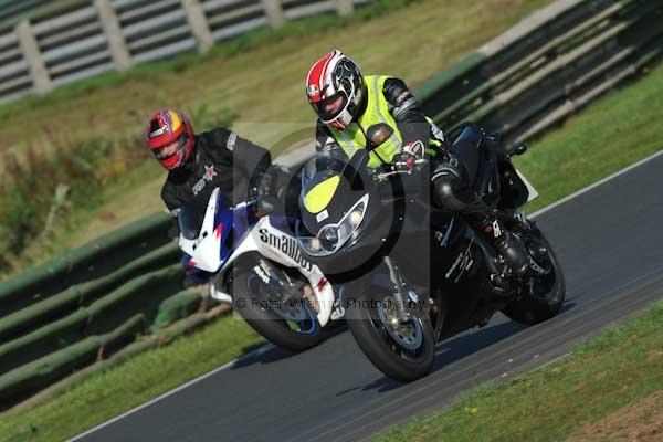 Mallory park Leicestershire;Mallory park photographs;Motorcycle action photographs;event digital images;eventdigitalimages;mallory park;no limits trackday;peter wileman photography;trackday;trackday digital images;trackday photos