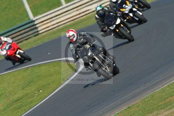 Mallory park Leicestershire;Mallory park photographs;Motorcycle action photographs;event digital images;eventdigitalimages;mallory park;no limits trackday;peter wileman photography;trackday;trackday digital images;trackday photos