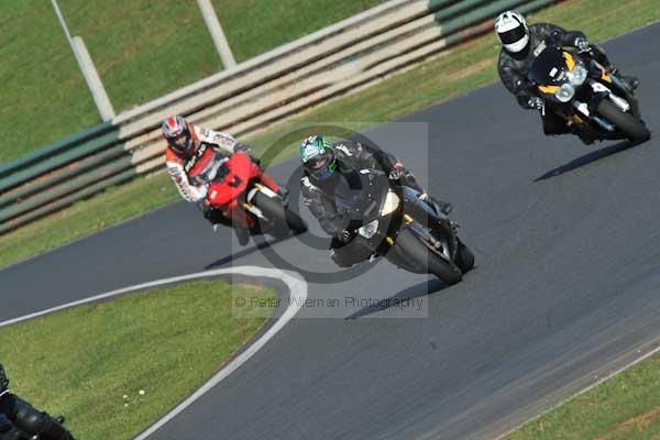 Mallory park Leicestershire;Mallory park photographs;Motorcycle action photographs;event digital images;eventdigitalimages;mallory park;no limits trackday;peter wileman photography;trackday;trackday digital images;trackday photos