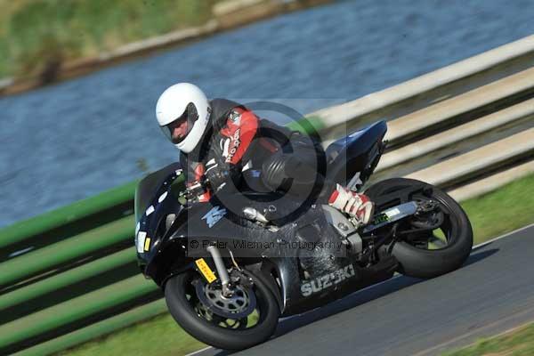 Mallory park Leicestershire;Mallory park photographs;Motorcycle action photographs;event digital images;eventdigitalimages;mallory park;no limits trackday;peter wileman photography;trackday;trackday digital images;trackday photos