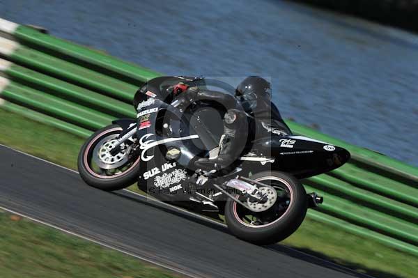 Mallory park Leicestershire;Mallory park photographs;Motorcycle action photographs;event digital images;eventdigitalimages;mallory park;no limits trackday;peter wileman photography;trackday;trackday digital images;trackday photos