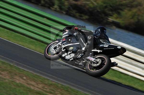 Mallory park Leicestershire;Mallory park photographs;Motorcycle action photographs;event digital images;eventdigitalimages;mallory park;no limits trackday;peter wileman photography;trackday;trackday digital images;trackday photos