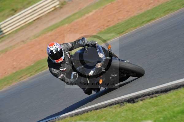 Mallory park Leicestershire;Mallory park photographs;Motorcycle action photographs;event digital images;eventdigitalimages;mallory park;no limits trackday;peter wileman photography;trackday;trackday digital images;trackday photos