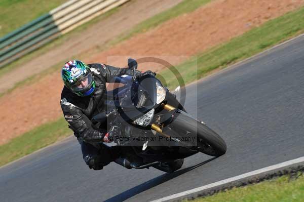 Mallory park Leicestershire;Mallory park photographs;Motorcycle action photographs;event digital images;eventdigitalimages;mallory park;no limits trackday;peter wileman photography;trackday;trackday digital images;trackday photos