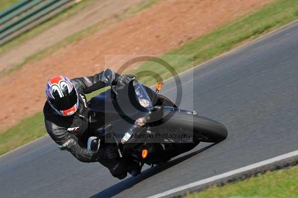 Mallory park Leicestershire;Mallory park photographs;Motorcycle action photographs;event digital images;eventdigitalimages;mallory park;no limits trackday;peter wileman photography;trackday;trackday digital images;trackday photos
