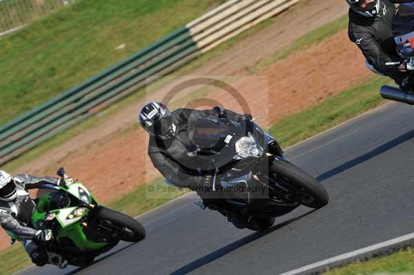Mallory park Leicestershire;Mallory park photographs;Motorcycle action photographs;event digital images;eventdigitalimages;mallory park;no limits trackday;peter wileman photography;trackday;trackday digital images;trackday photos
