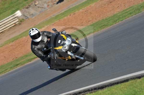 Mallory park Leicestershire;Mallory park photographs;Motorcycle action photographs;event digital images;eventdigitalimages;mallory park;no limits trackday;peter wileman photography;trackday;trackday digital images;trackday photos
