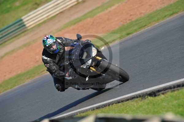 Mallory park Leicestershire;Mallory park photographs;Motorcycle action photographs;event digital images;eventdigitalimages;mallory park;no limits trackday;peter wileman photography;trackday;trackday digital images;trackday photos