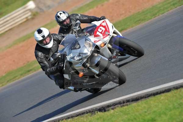 Mallory park Leicestershire;Mallory park photographs;Motorcycle action photographs;event digital images;eventdigitalimages;mallory park;no limits trackday;peter wileman photography;trackday;trackday digital images;trackday photos