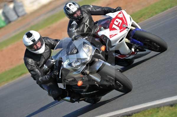 Mallory park Leicestershire;Mallory park photographs;Motorcycle action photographs;event digital images;eventdigitalimages;mallory park;no limits trackday;peter wileman photography;trackday;trackday digital images;trackday photos