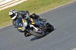 Mallory-park-Leicestershire;Mallory-park-photographs;Motorcycle-action-photographs;event-digital-images;eventdigitalimages;mallory-park;no-limits-trackday;peter-wileman-photography;trackday;trackday-digital-images;trackday-photos