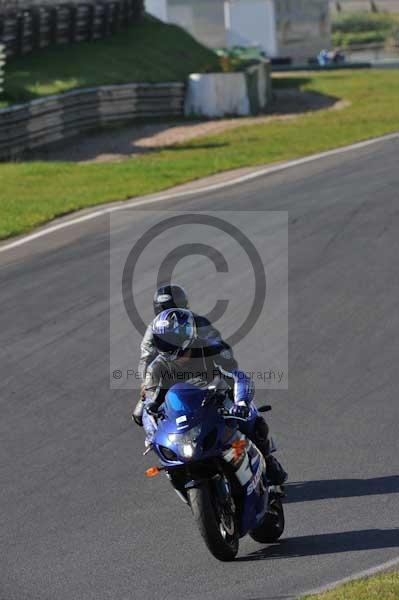 Mallory park Leicestershire;Mallory park photographs;Motorcycle action photographs;event digital images;eventdigitalimages;mallory park;no limits trackday;peter wileman photography;trackday;trackday digital images;trackday photos