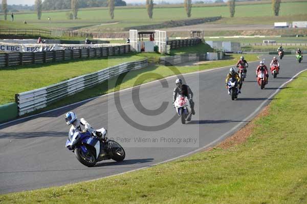 Mallory park Leicestershire;Mallory park photographs;Motorcycle action photographs;event digital images;eventdigitalimages;mallory park;no limits trackday;peter wileman photography;trackday;trackday digital images;trackday photos