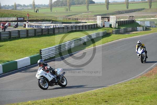 Mallory park Leicestershire;Mallory park photographs;Motorcycle action photographs;event digital images;eventdigitalimages;mallory park;no limits trackday;peter wileman photography;trackday;trackday digital images;trackday photos
