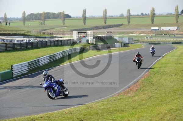 Mallory park Leicestershire;Mallory park photographs;Motorcycle action photographs;event digital images;eventdigitalimages;mallory park;no limits trackday;peter wileman photography;trackday;trackday digital images;trackday photos