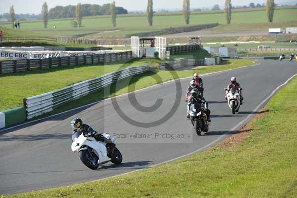 Mallory park Leicestershire;Mallory park photographs;Motorcycle action photographs;event digital images;eventdigitalimages;mallory park;no limits trackday;peter wileman photography;trackday;trackday digital images;trackday photos