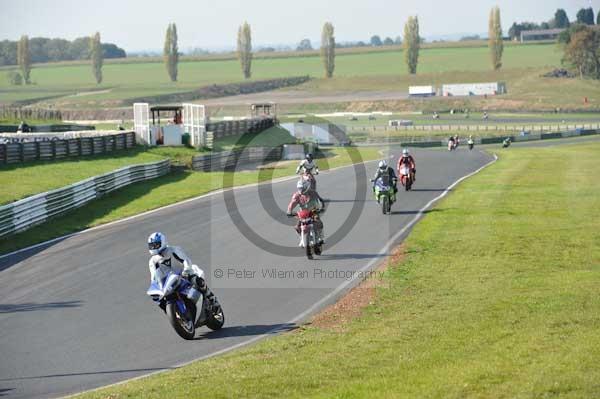 Mallory park Leicestershire;Mallory park photographs;Motorcycle action photographs;event digital images;eventdigitalimages;mallory park;no limits trackday;peter wileman photography;trackday;trackday digital images;trackday photos