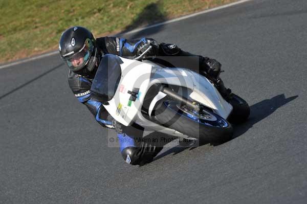 Mallory park Leicestershire;Mallory park photographs;Motorcycle action photographs;event digital images;eventdigitalimages;mallory park;no limits trackday;peter wileman photography;trackday;trackday digital images;trackday photos