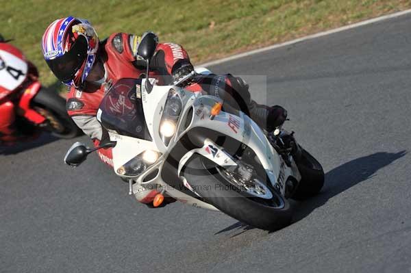 Mallory park Leicestershire;Mallory park photographs;Motorcycle action photographs;event digital images;eventdigitalimages;mallory park;no limits trackday;peter wileman photography;trackday;trackday digital images;trackday photos