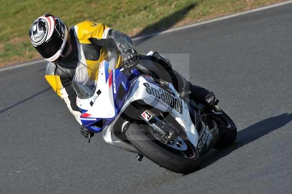 Mallory park Leicestershire;Mallory park photographs;Motorcycle action photographs;event digital images;eventdigitalimages;mallory park;no limits trackday;peter wileman photography;trackday;trackday digital images;trackday photos