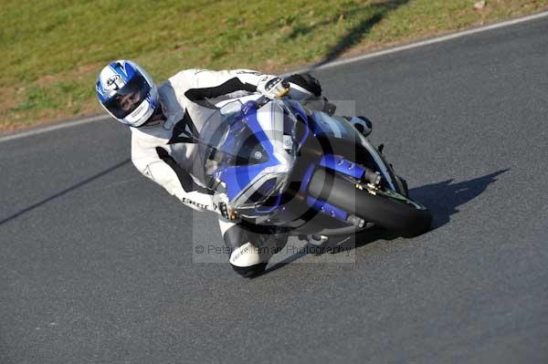 Mallory park Leicestershire;Mallory park photographs;Motorcycle action photographs;event digital images;eventdigitalimages;mallory park;no limits trackday;peter wileman photography;trackday;trackday digital images;trackday photos