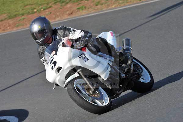 Mallory park Leicestershire;Mallory park photographs;Motorcycle action photographs;event digital images;eventdigitalimages;mallory park;no limits trackday;peter wileman photography;trackday;trackday digital images;trackday photos
