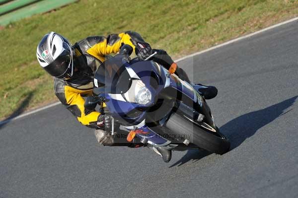 Mallory park Leicestershire;Mallory park photographs;Motorcycle action photographs;event digital images;eventdigitalimages;mallory park;no limits trackday;peter wileman photography;trackday;trackday digital images;trackday photos