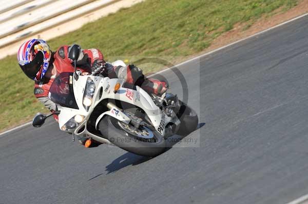 Mallory park Leicestershire;Mallory park photographs;Motorcycle action photographs;event digital images;eventdigitalimages;mallory park;no limits trackday;peter wileman photography;trackday;trackday digital images;trackday photos